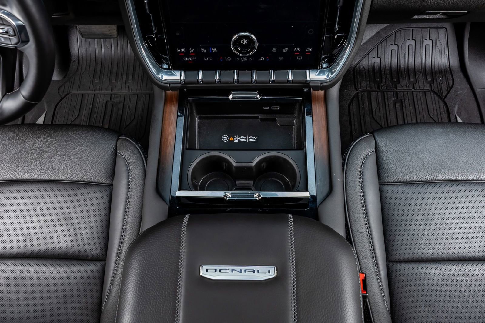 Used 2025 GMC Yukon Denali w/ Denali Reserve Package image 28