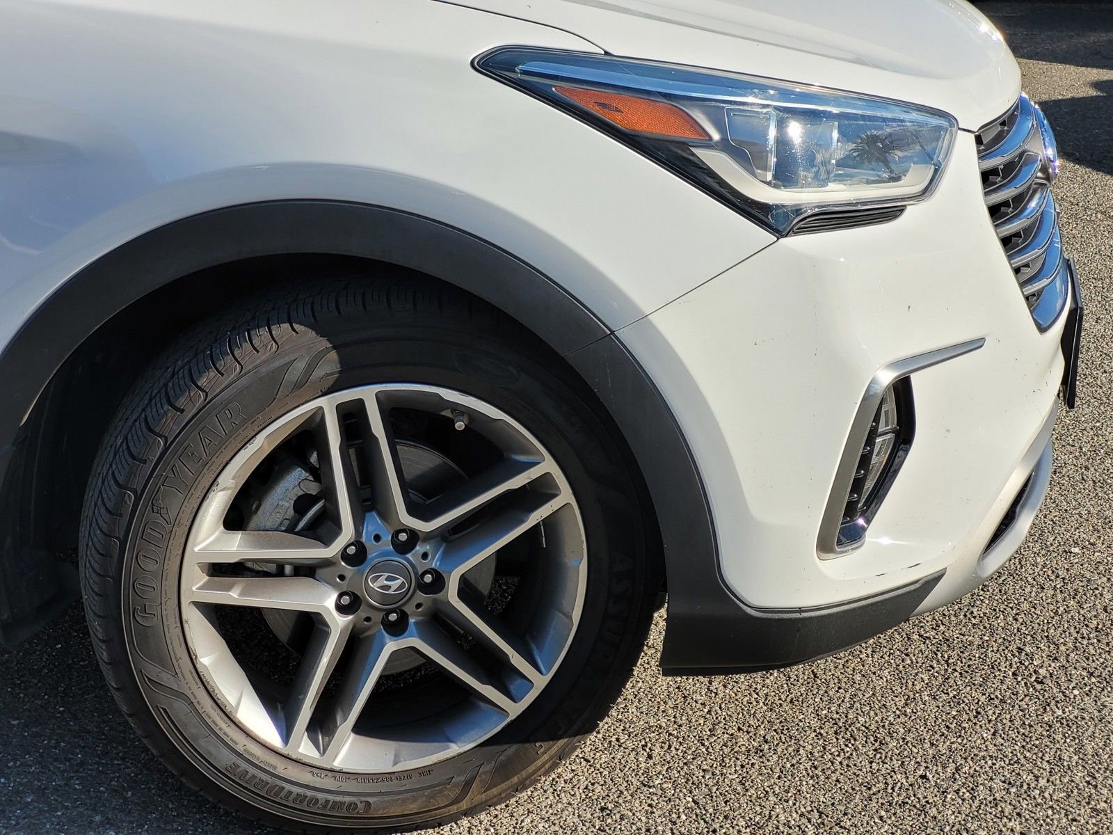 Used 2019 Hyundai Santa Fe XL image 16