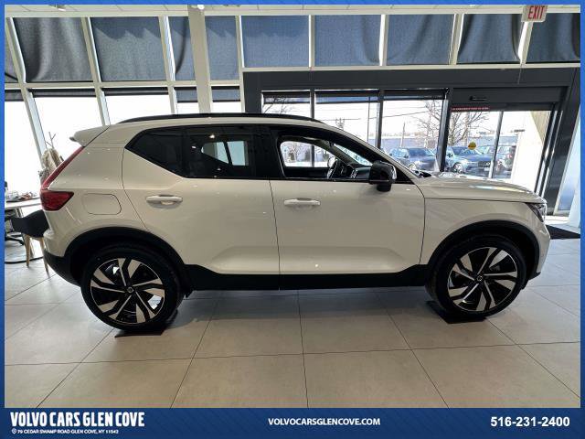 New 2025 Volvo XC40 B5 Ultra w/ Protection Package Premier image 2