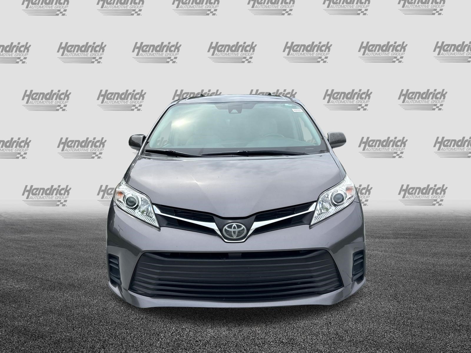 Used 2018 Toyota Sienna LE FWD image 3
