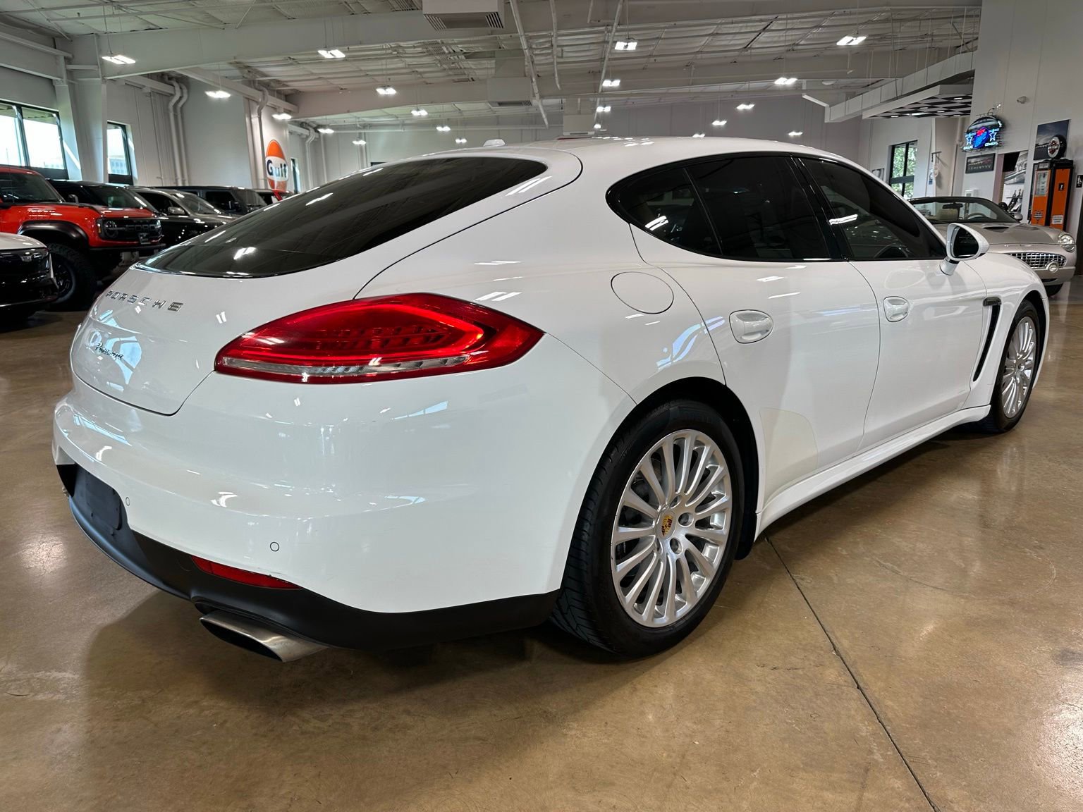 Used 2016 Porsche Panamera 4 AWD/4WD image 7