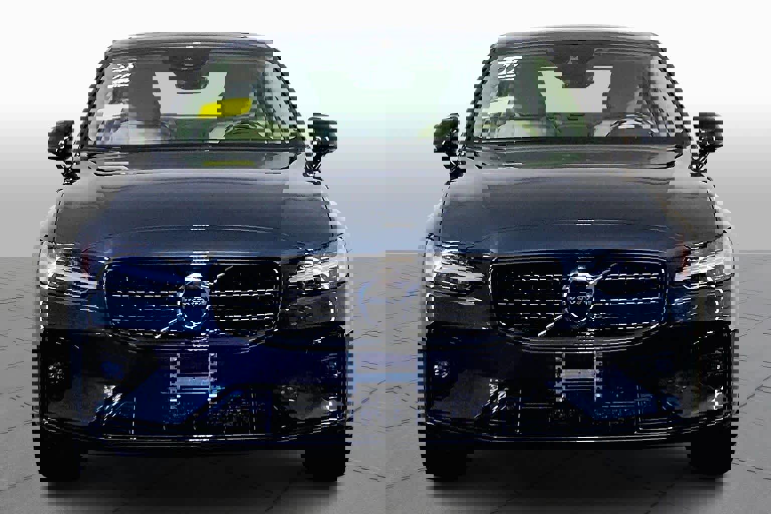 Used 2022 Volvo S60 B5 Momentum w/ Premium Package image 3