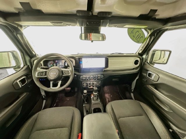 Used 2024 Jeep Wrangler Unlimited Sahara AWD/4WD image 3
