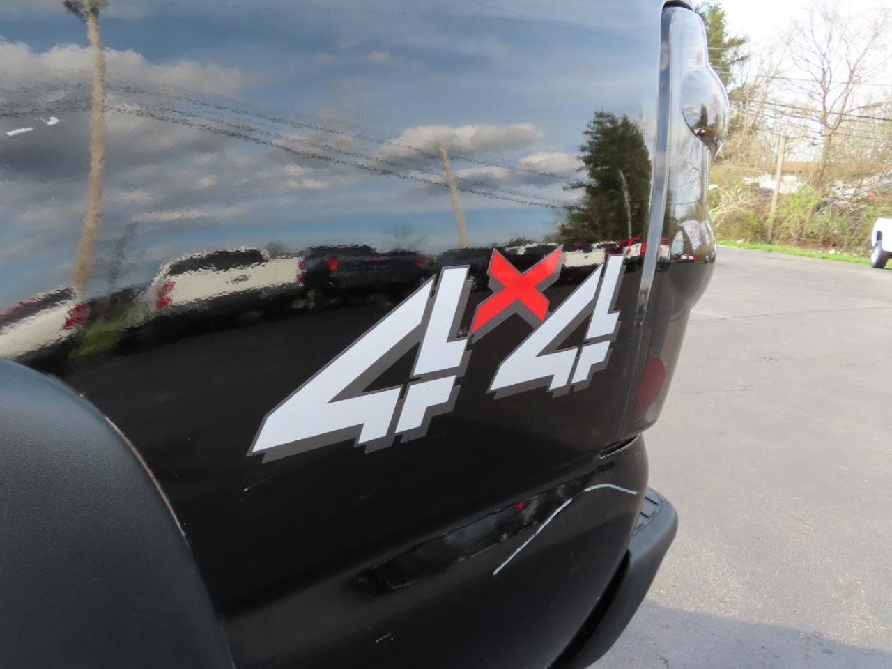 Used 2005 Chevrolet Silverado 2500 LT w/ Heavy-Duty Power Package image 16