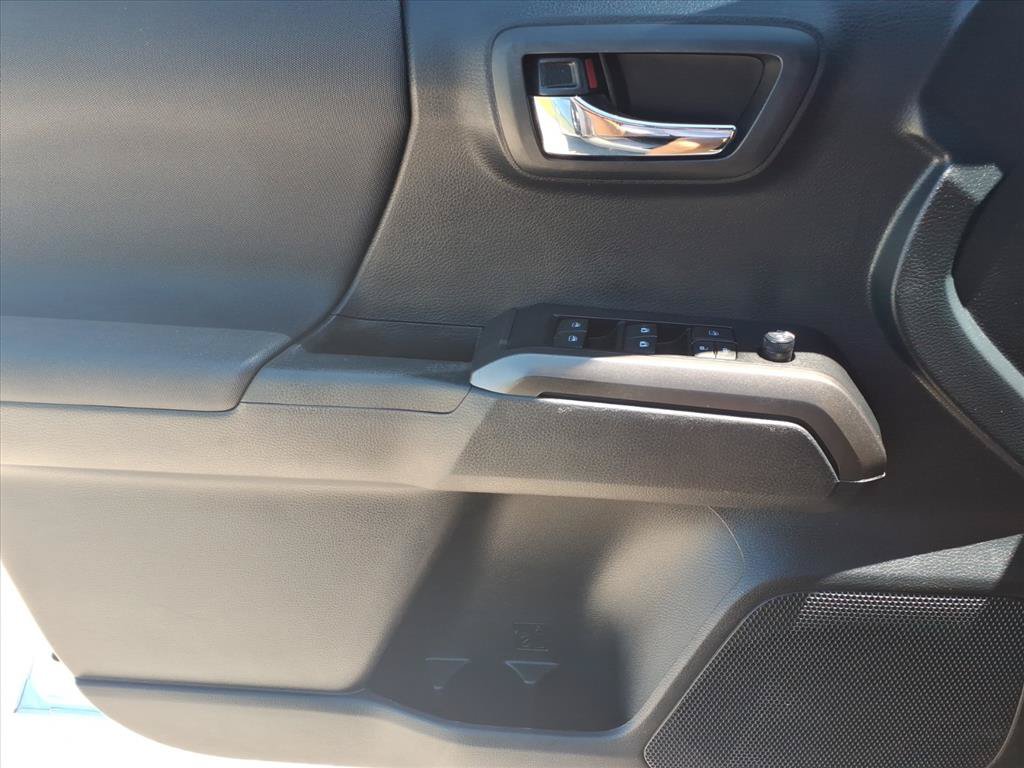 Used 2019 Toyota Tacoma TRD Sport AWD/4WD image 18
