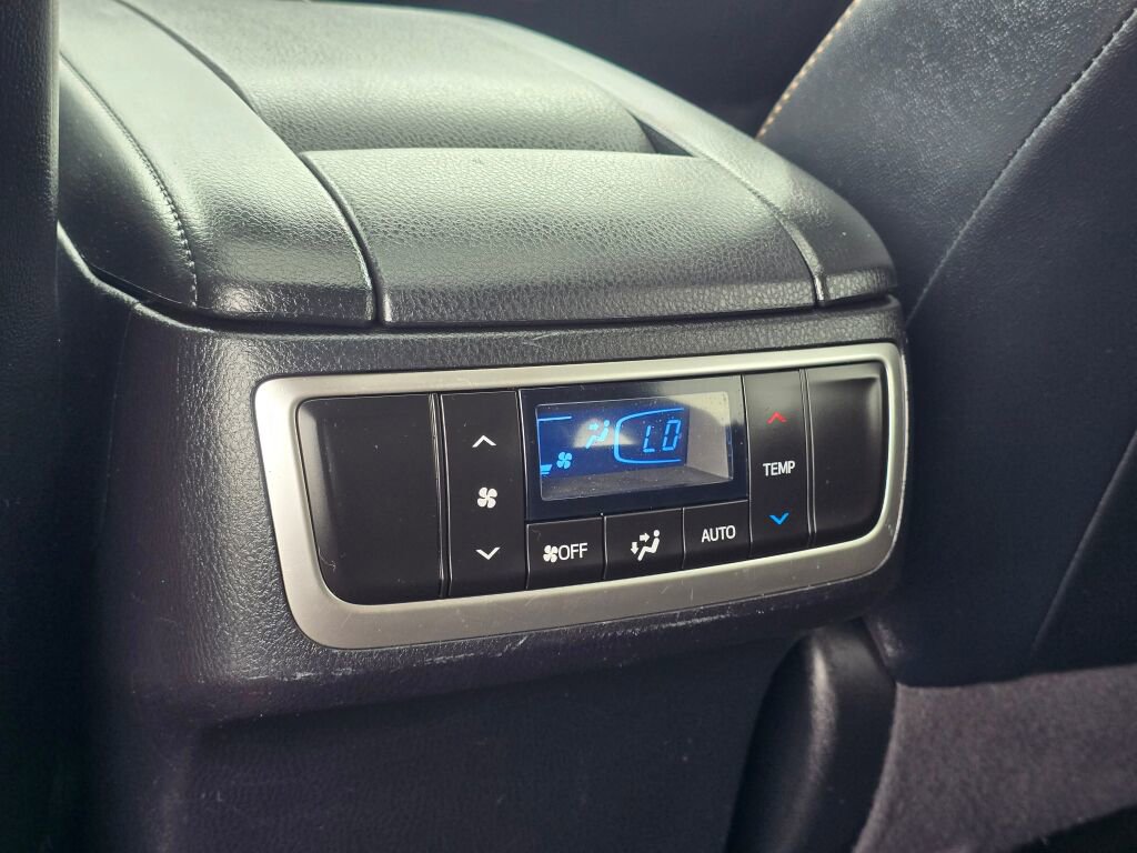 Used 2017 Toyota Highlander XLE AWD/4WD image 17