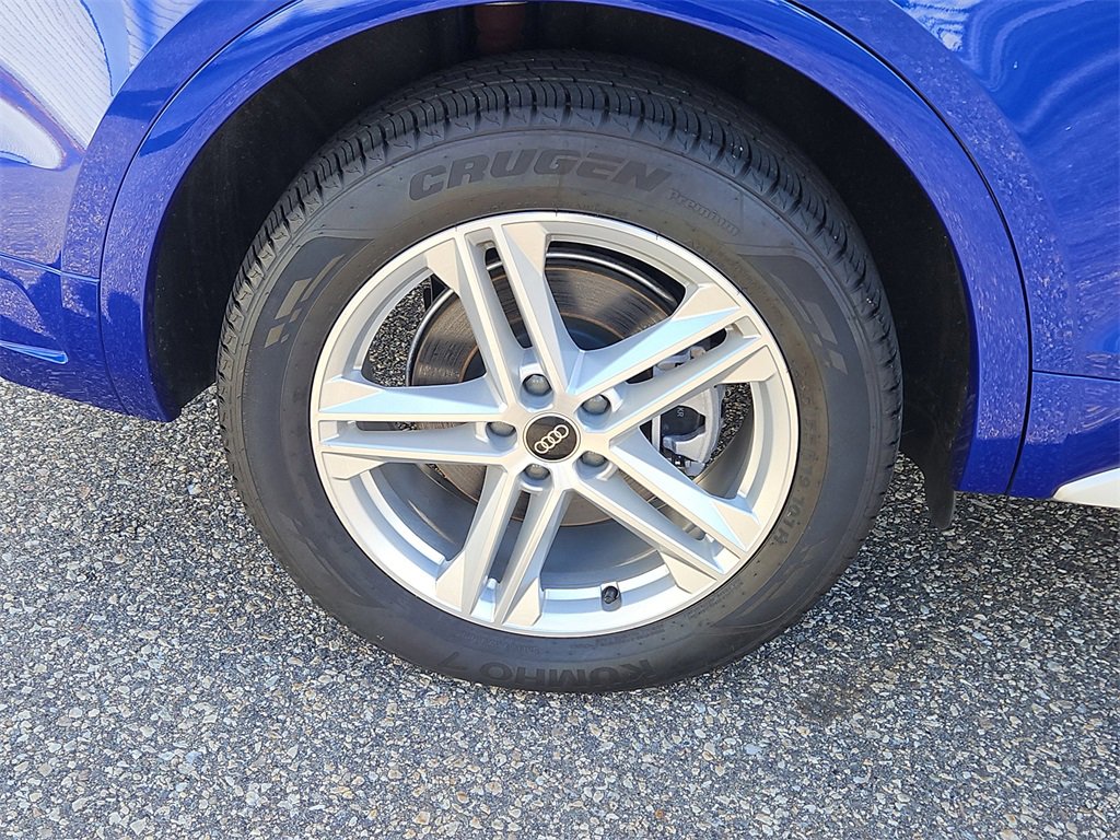 Used 2024 Audi Q5 e Premium w/ Convenience Package image 9