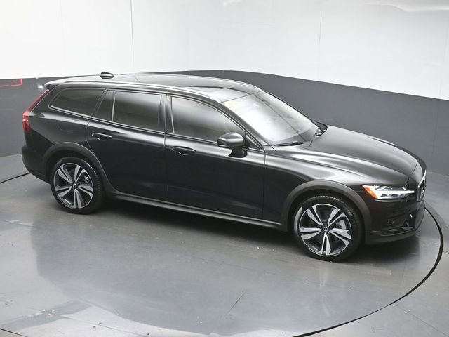 Used 2024 Volvo V60 B5 Cross Country Plus image 42