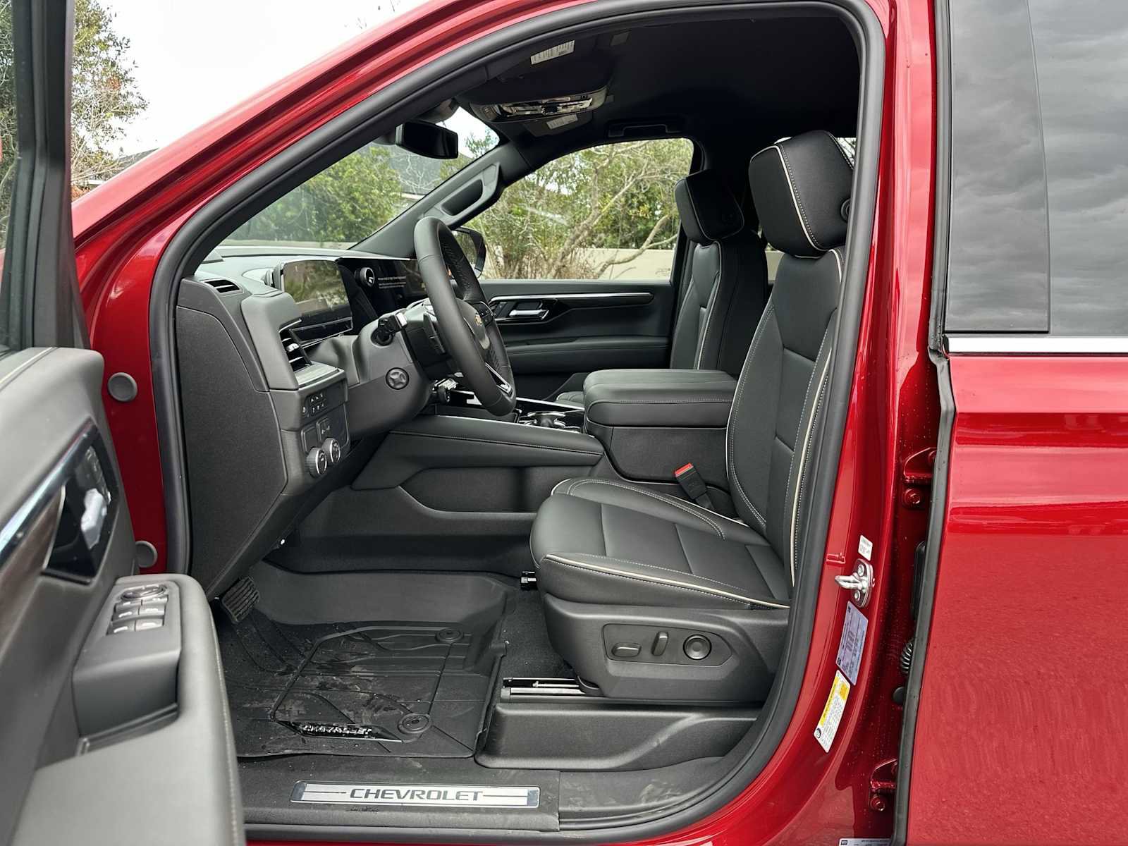 New 2026 Chevrolet Suburban Premier image 2