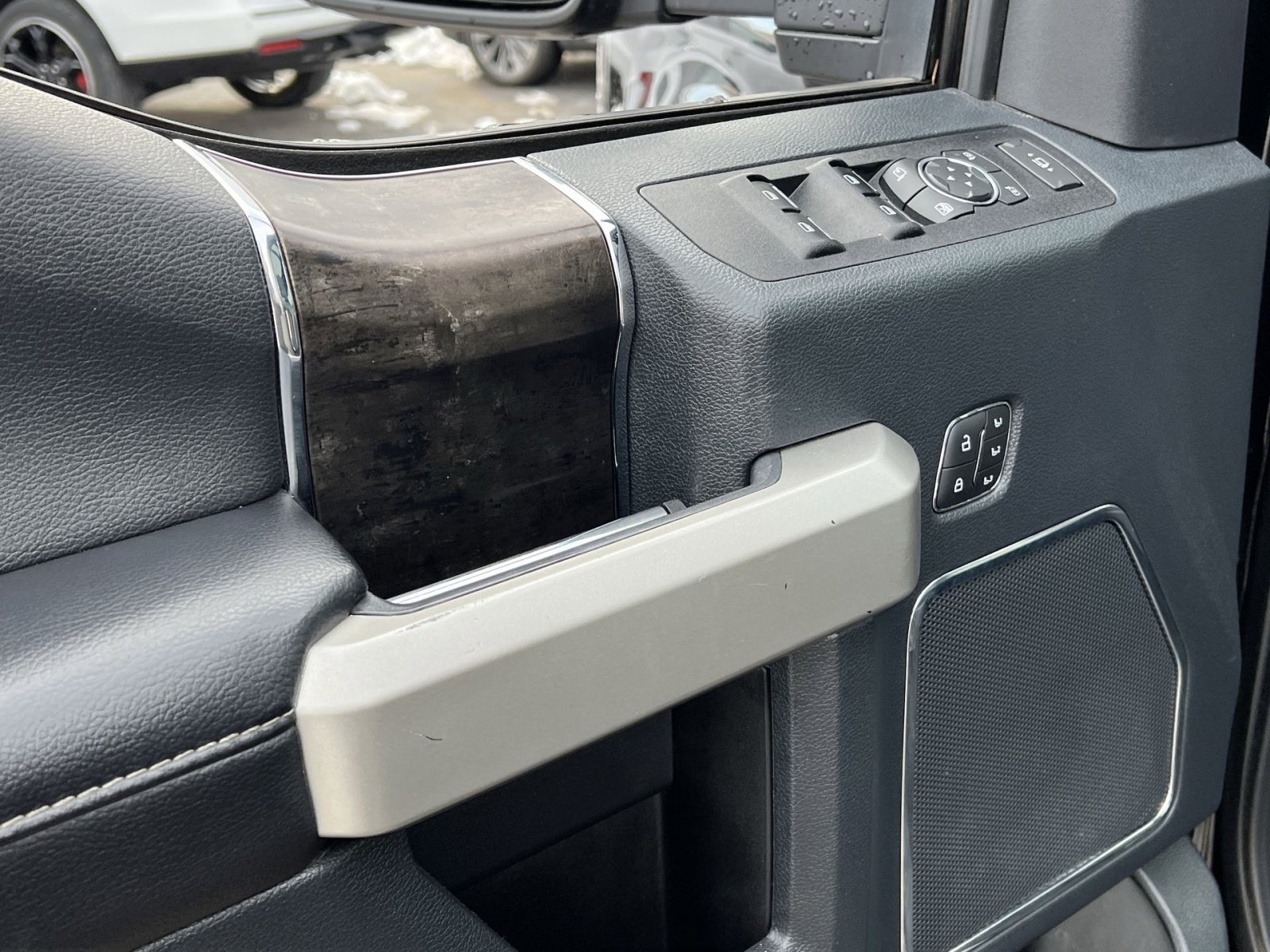 Used 2022 Ford F250 Lariat w/ Black Appearance Package image 14