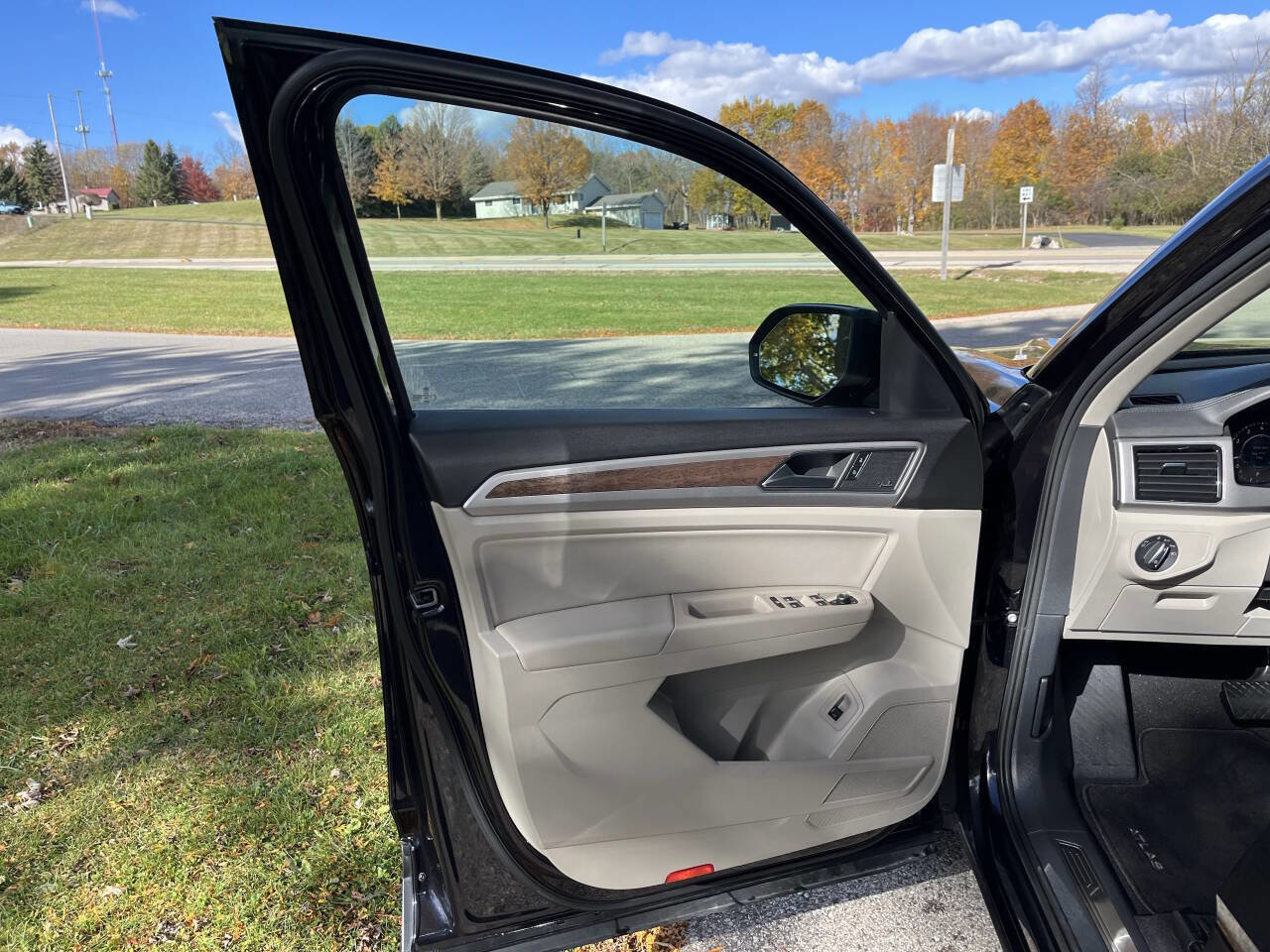 Used 2019 Volkswagen Atlas SEL Premium image 25