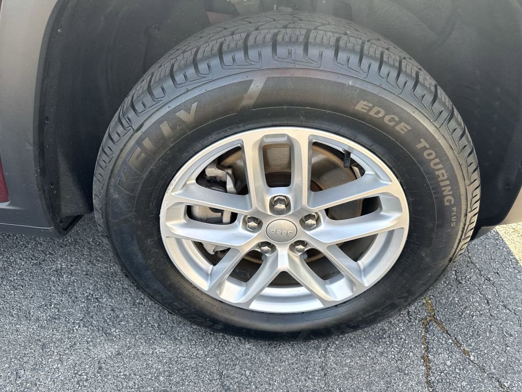 Used 2021 Jeep Grand Cherokee L Laredo w/ Luxury Tech Group I image 30