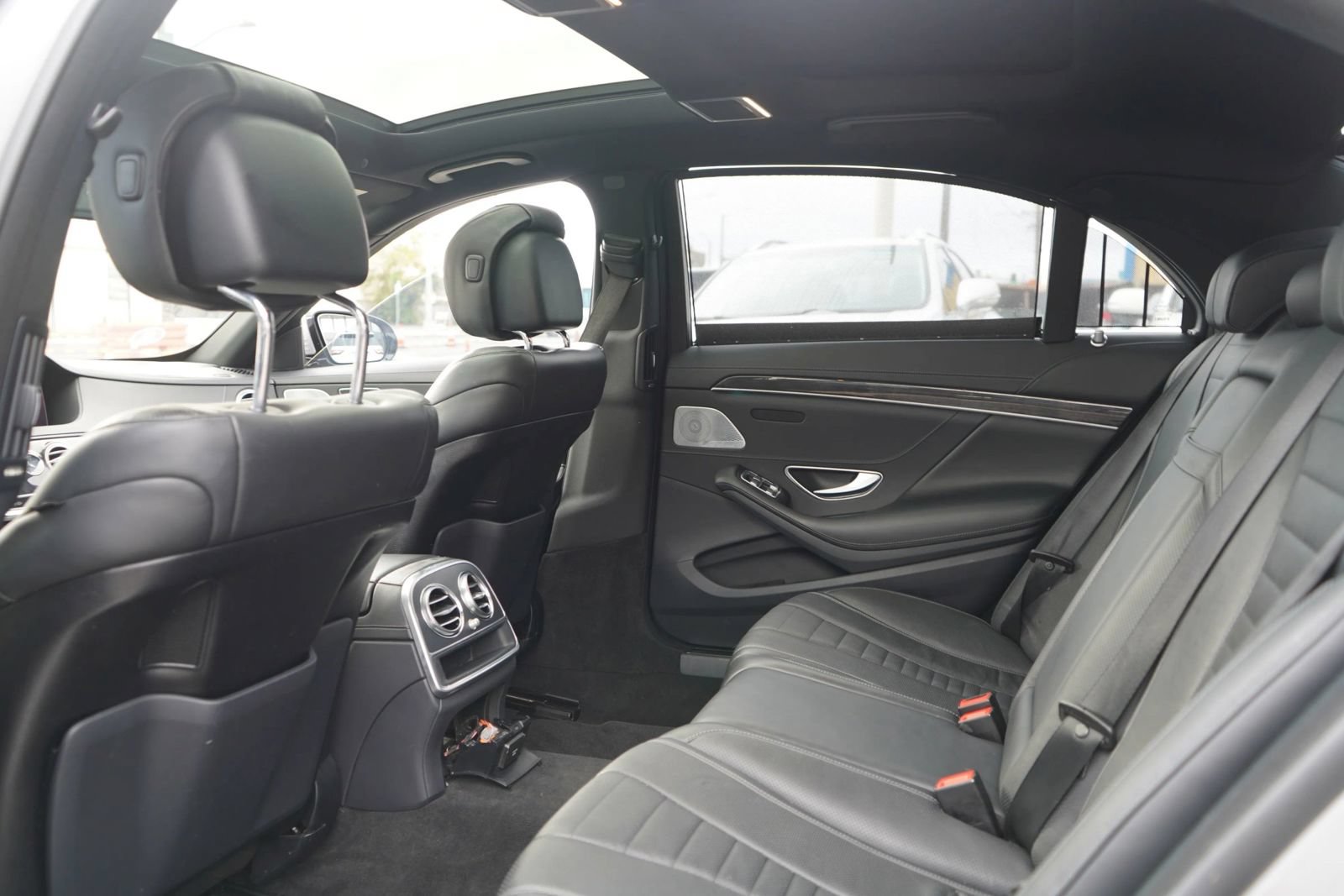 Used 2018 Mercedes-Benz S 560 Sedan image 16