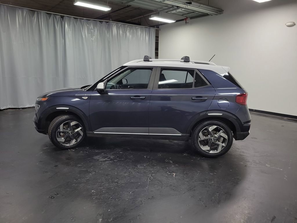 Used 2023 Hyundai Venue Limited image 5