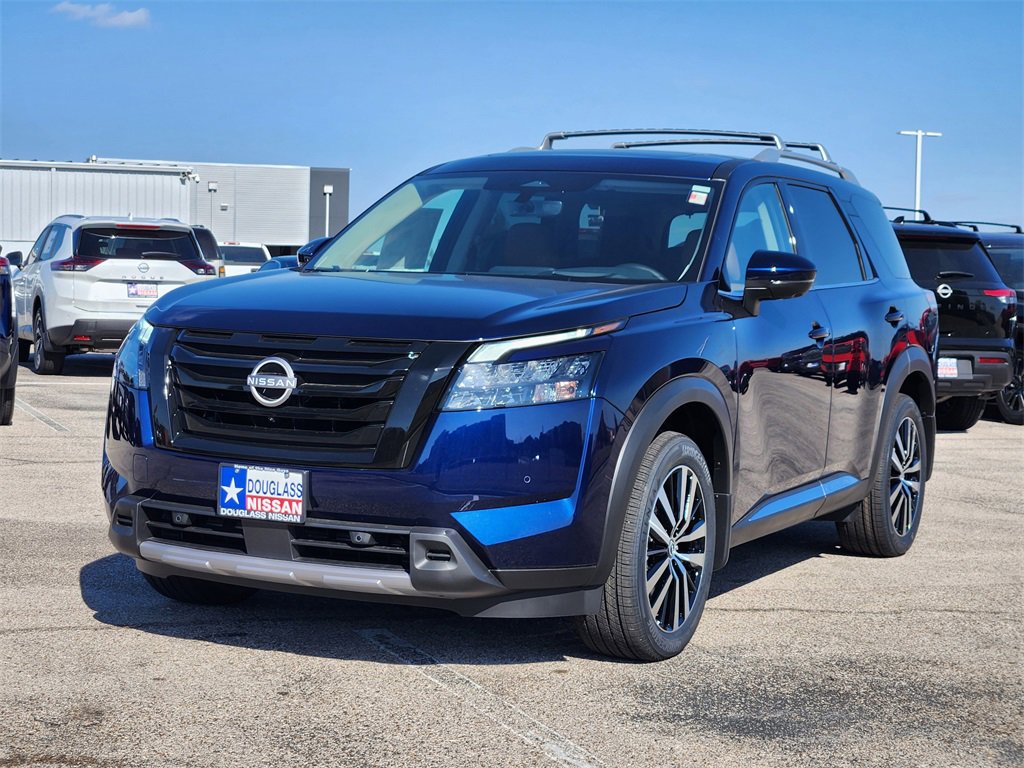 New 2025 Nissan Pathfinder Platinum image 2