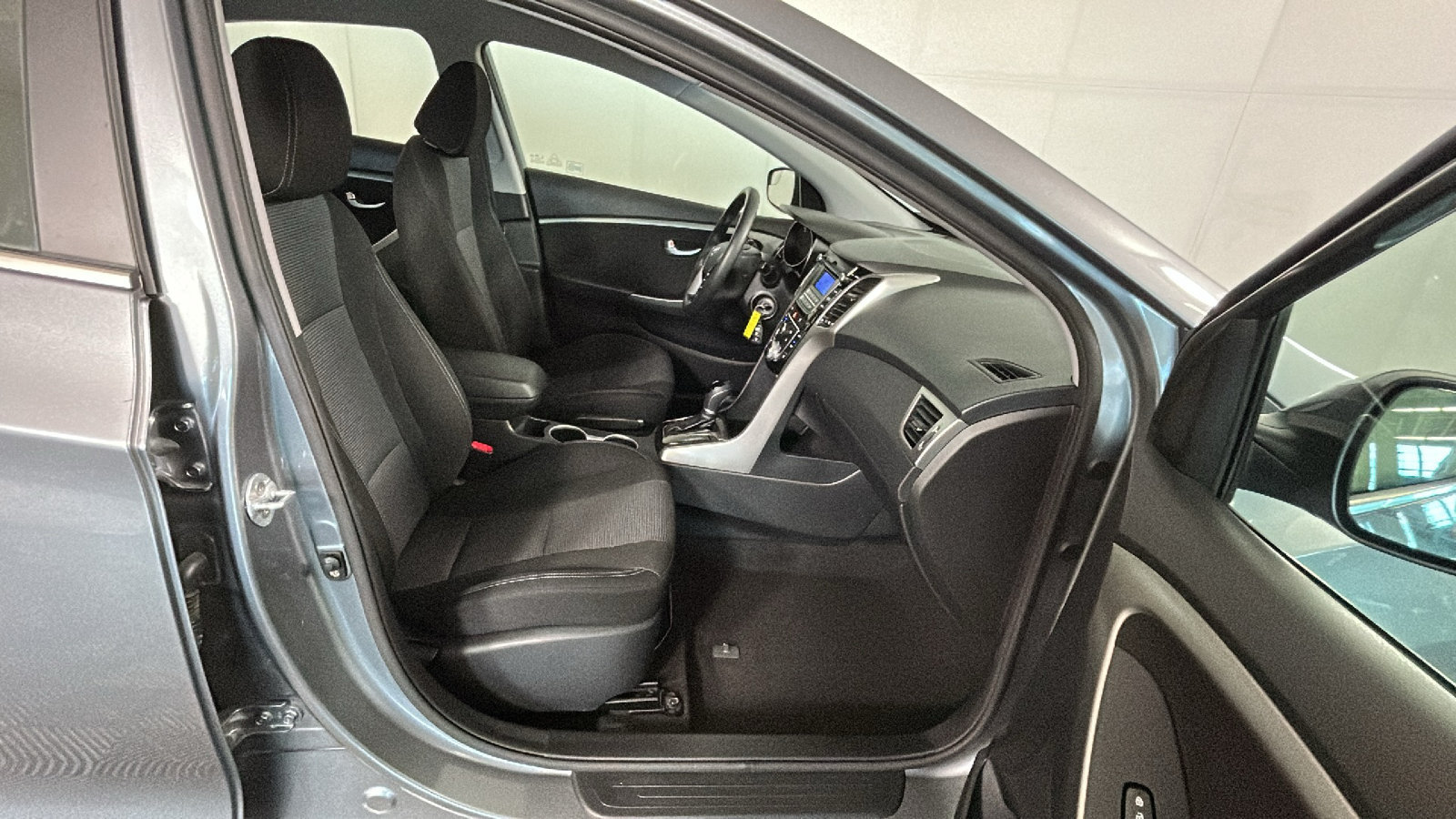 Used 2016 Hyundai Elantra GT FWD image 35