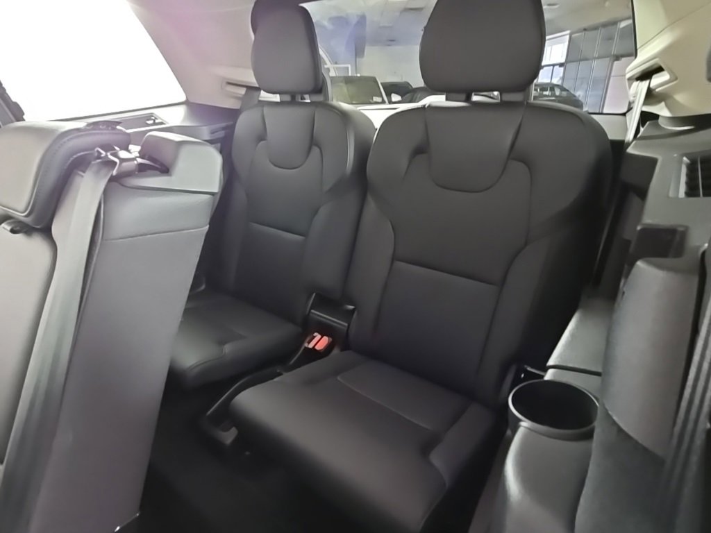 Certified 2025 Volvo XC90 T8 Plus image 12
