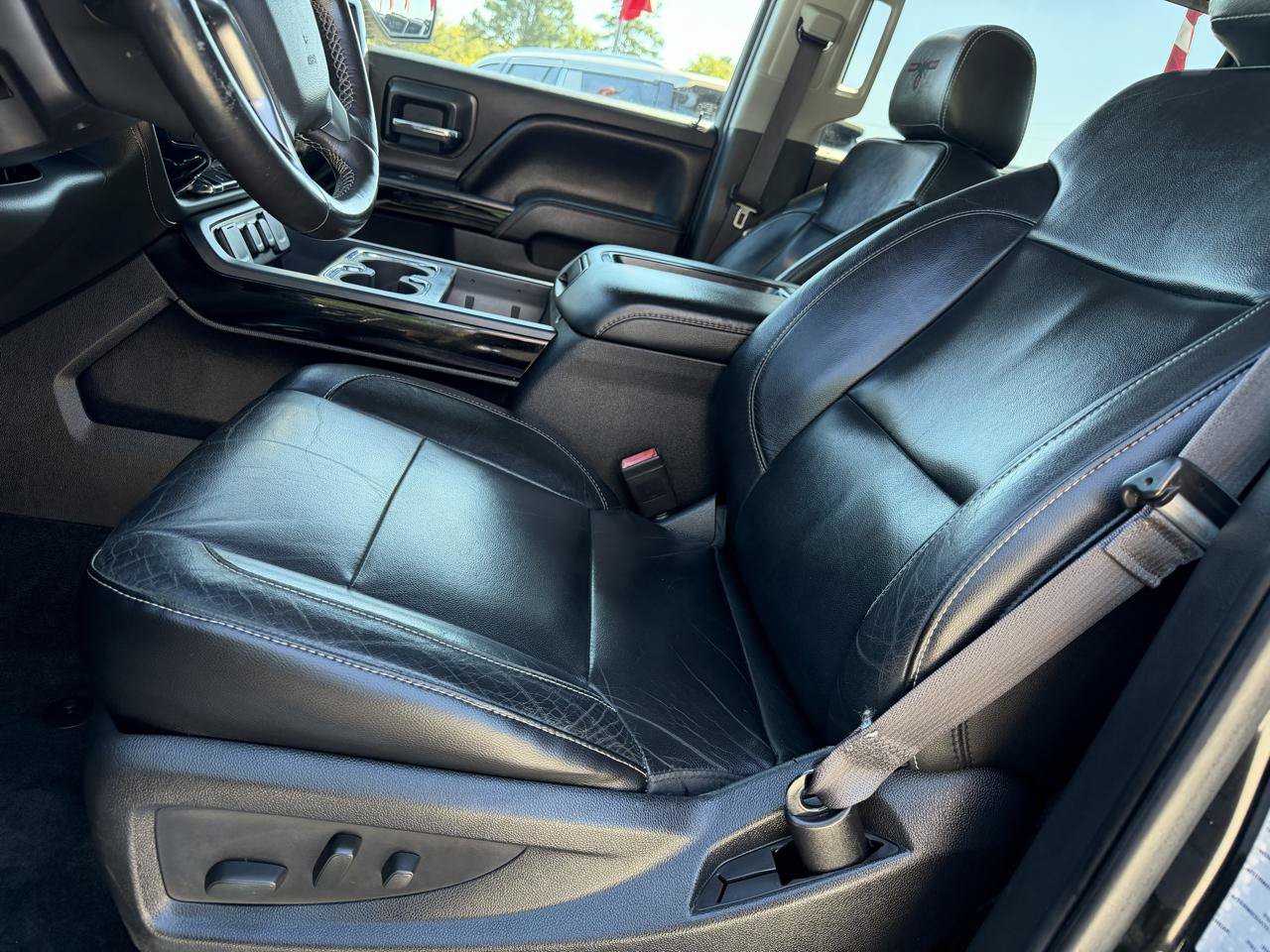 Used 2015 Chevrolet Silverado 1500 LTZ Z71 w/ LTZ Plus Package AWD/4WD image 6