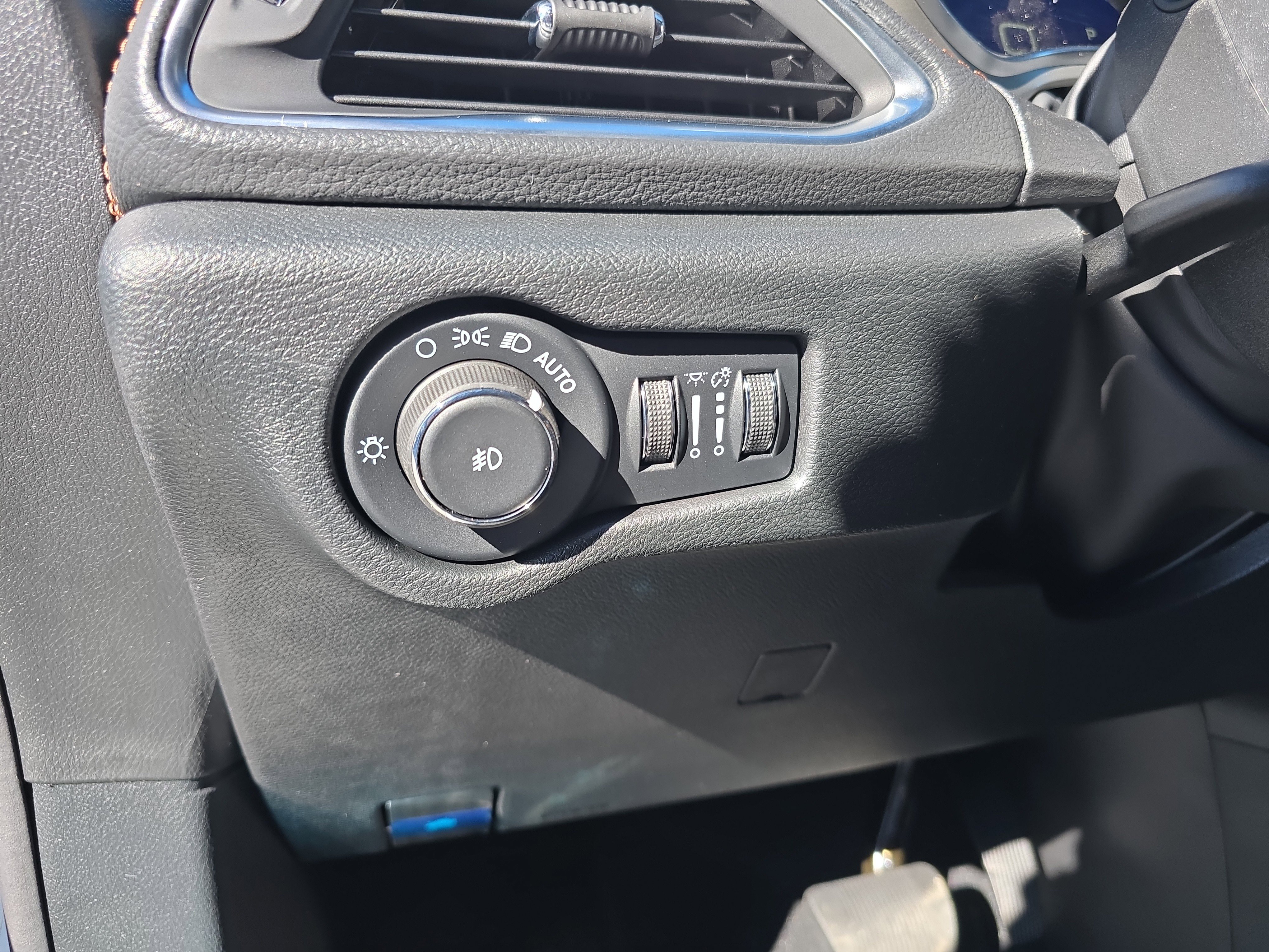 New 2026 Chrysler Pacifica Pinnacle image 22