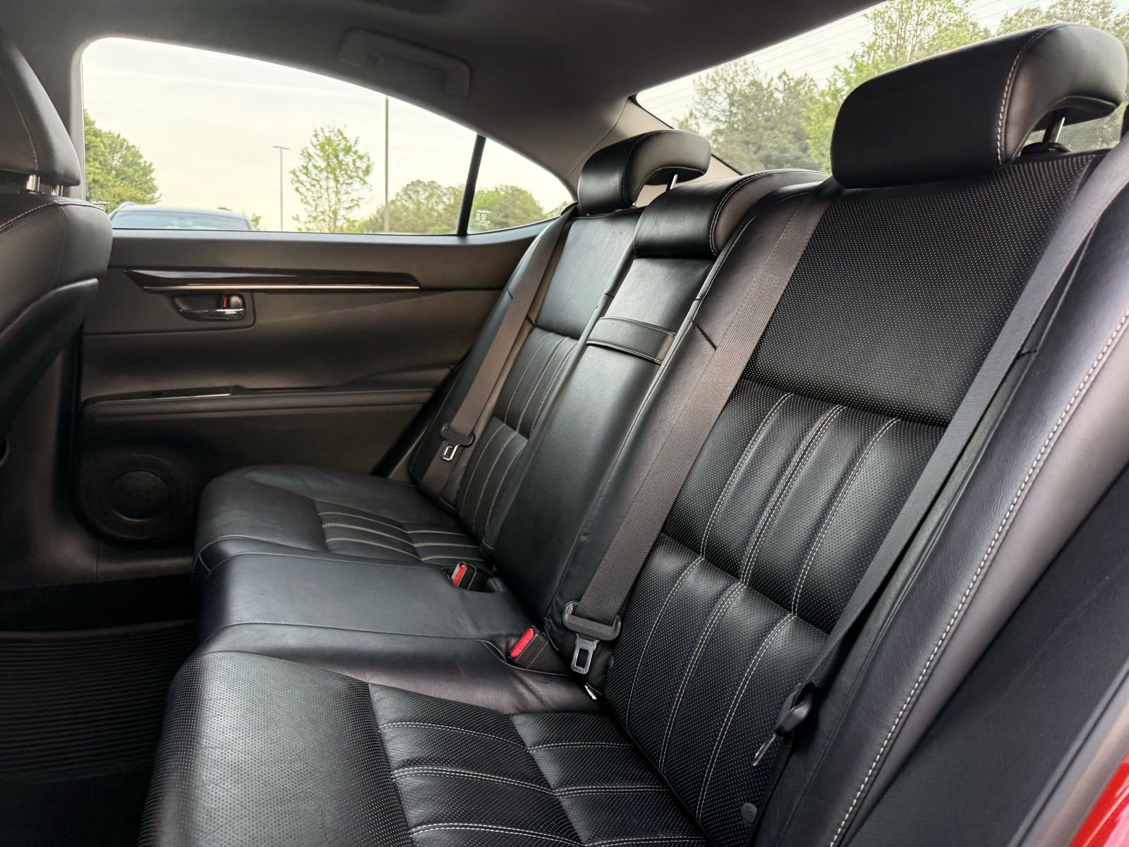 Used 2016 Lexus ES 350 w/ Luxury Package w/Wood Trim FWD image 31