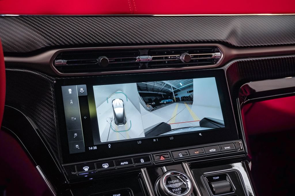 Used 2025 Aston Martin V8 Vantage Coupe RWD image 28