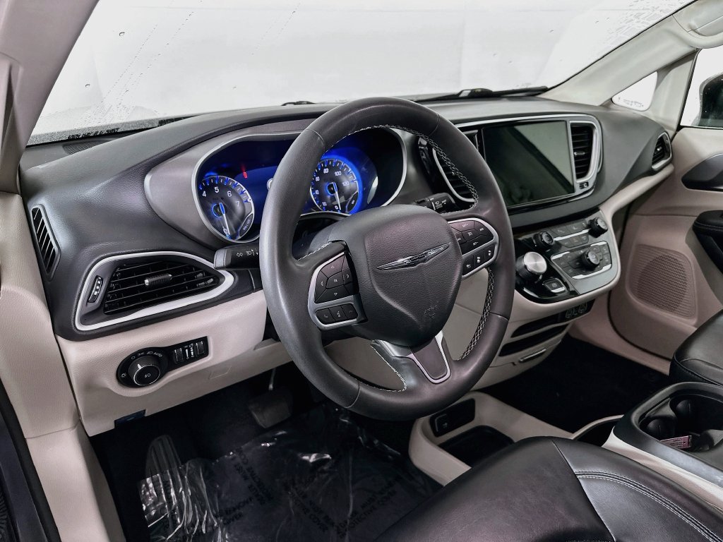 Certified 2023 Chrysler Pacifica Touring-L FWD image 16