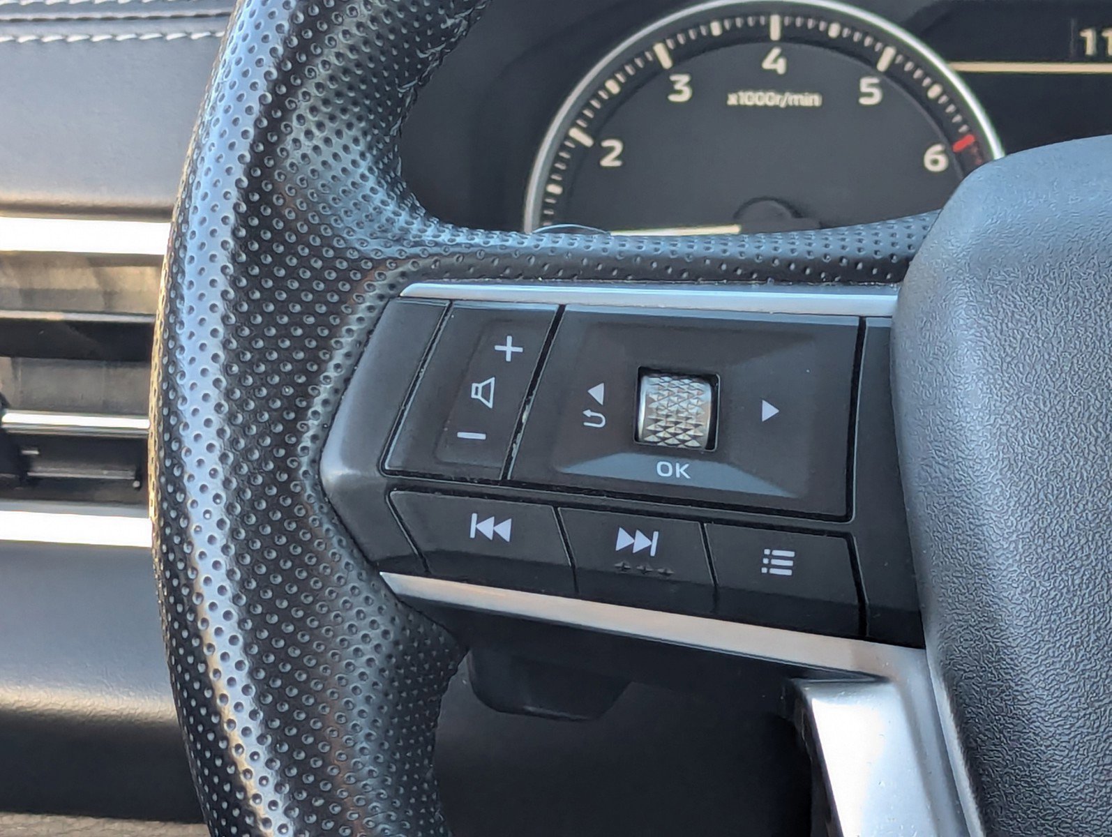 Used 2024 Mitsubishi Outlander SE image 24