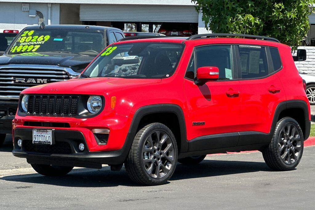 Used 2023 Jeep Renegade Latitude w/ Sun/Sound Group AWD/4WD image 8