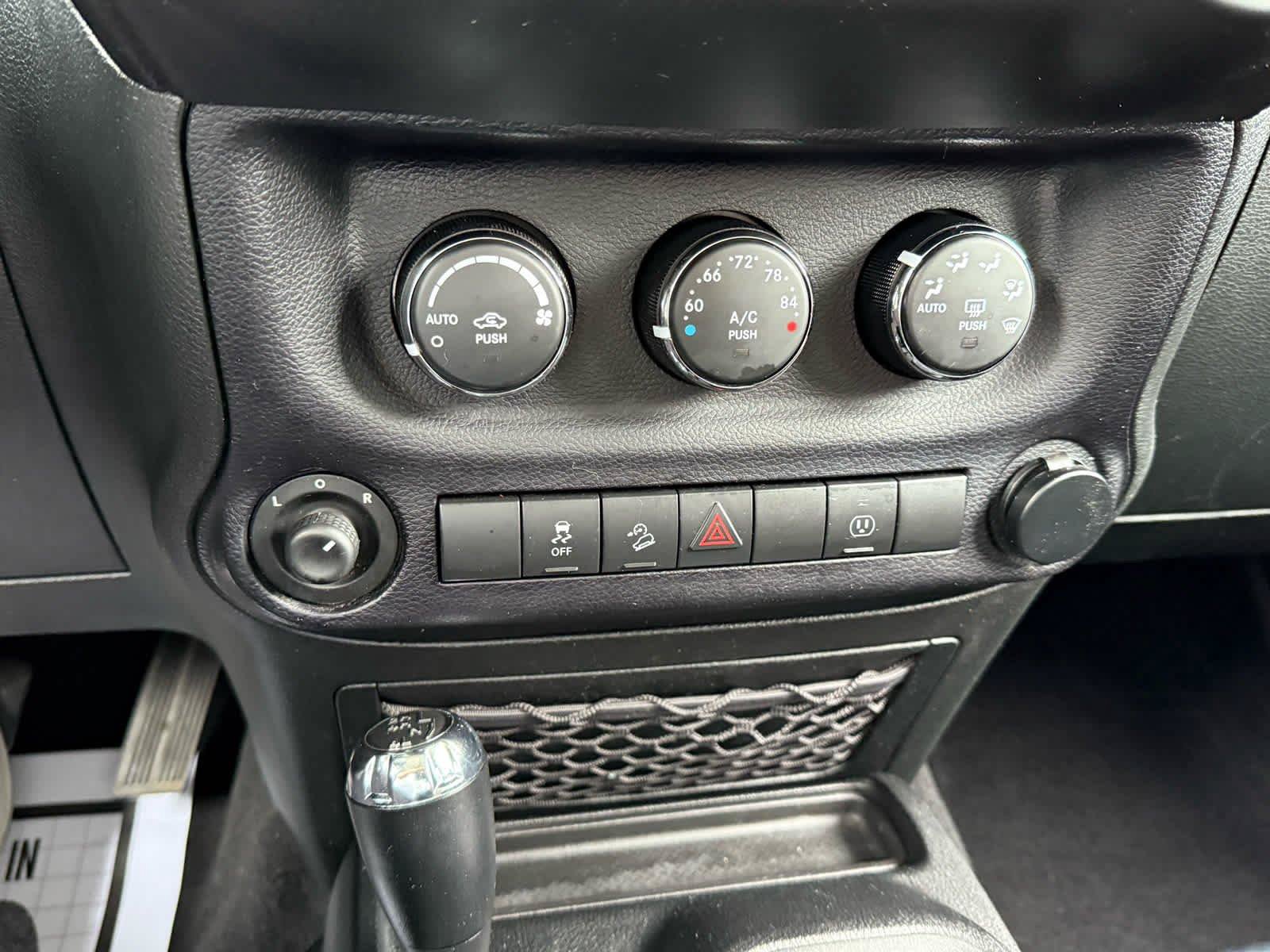 Used 2014 Jeep Wrangler Unlimited Sahara w/ Max Tow Package AWD/4WD image 17