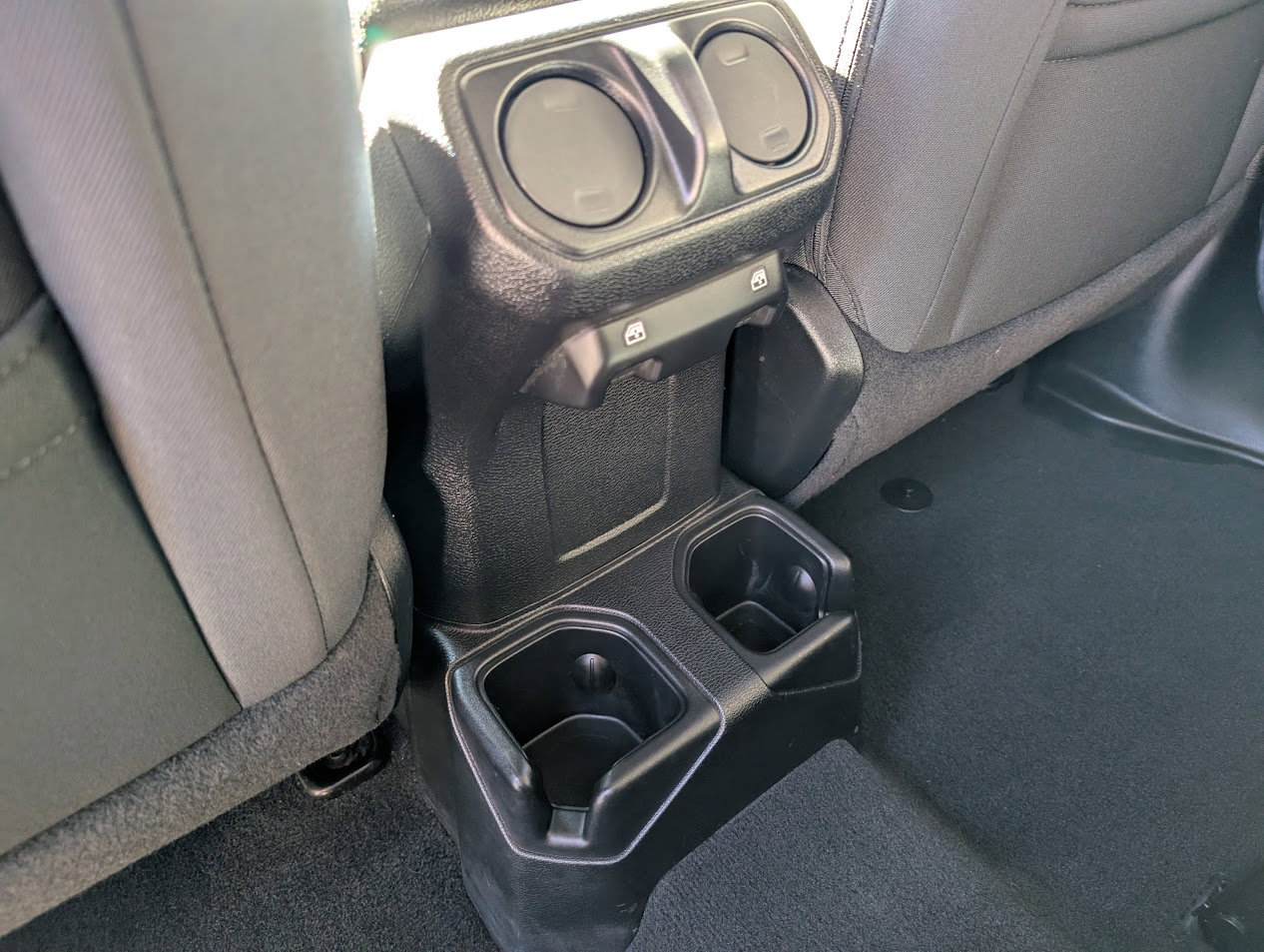 Used 2018 Jeep Wrangler Unlimited Sport S image 9