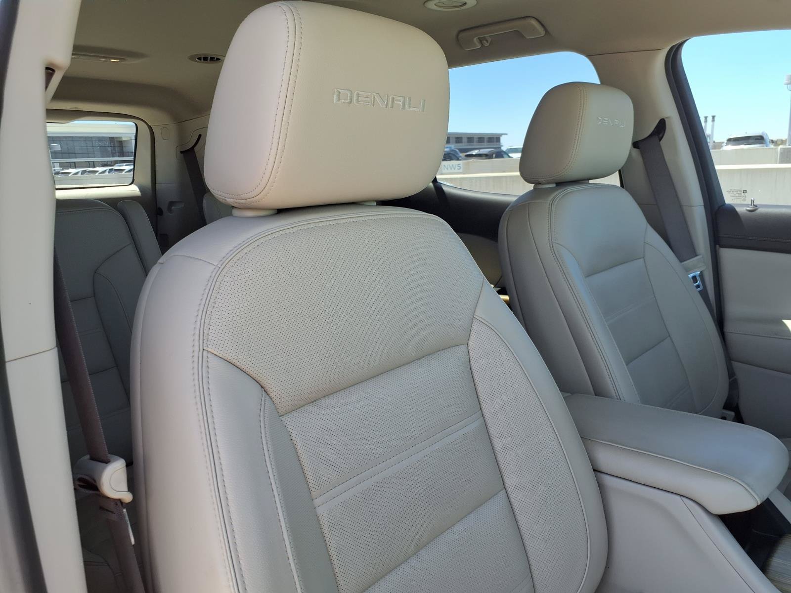 Used 2019 GMC Acadia Denali w/ Technology Package FWD image 12