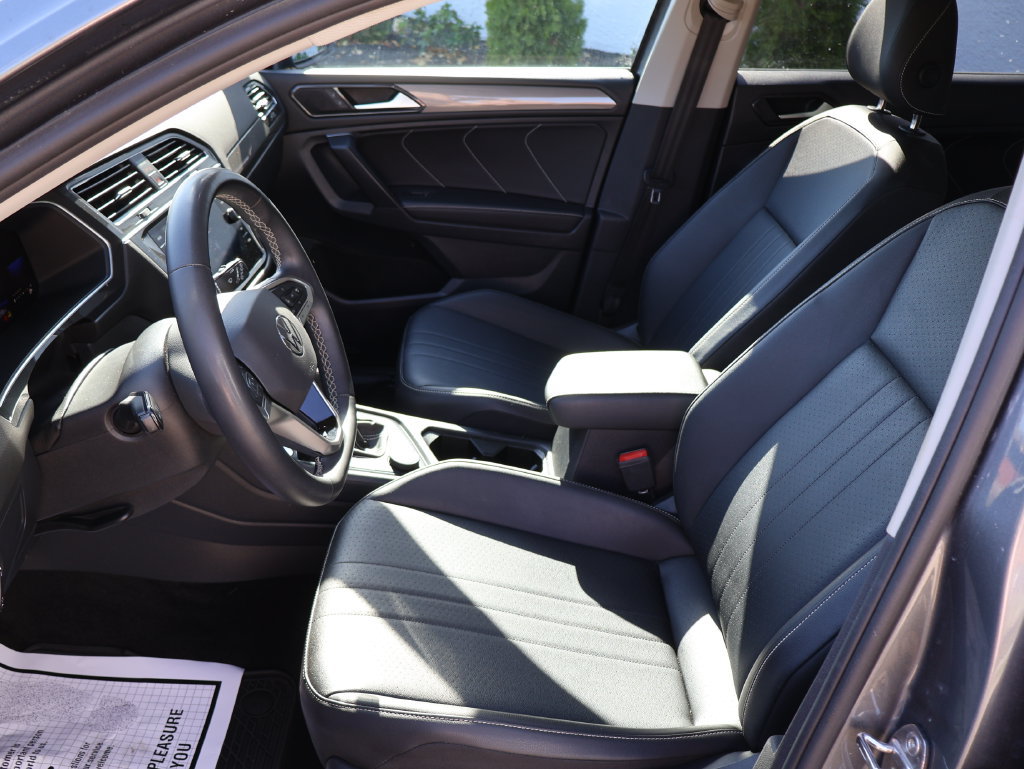 Used 2023 Volkswagen Tiguan SE AWD/4WD image 17