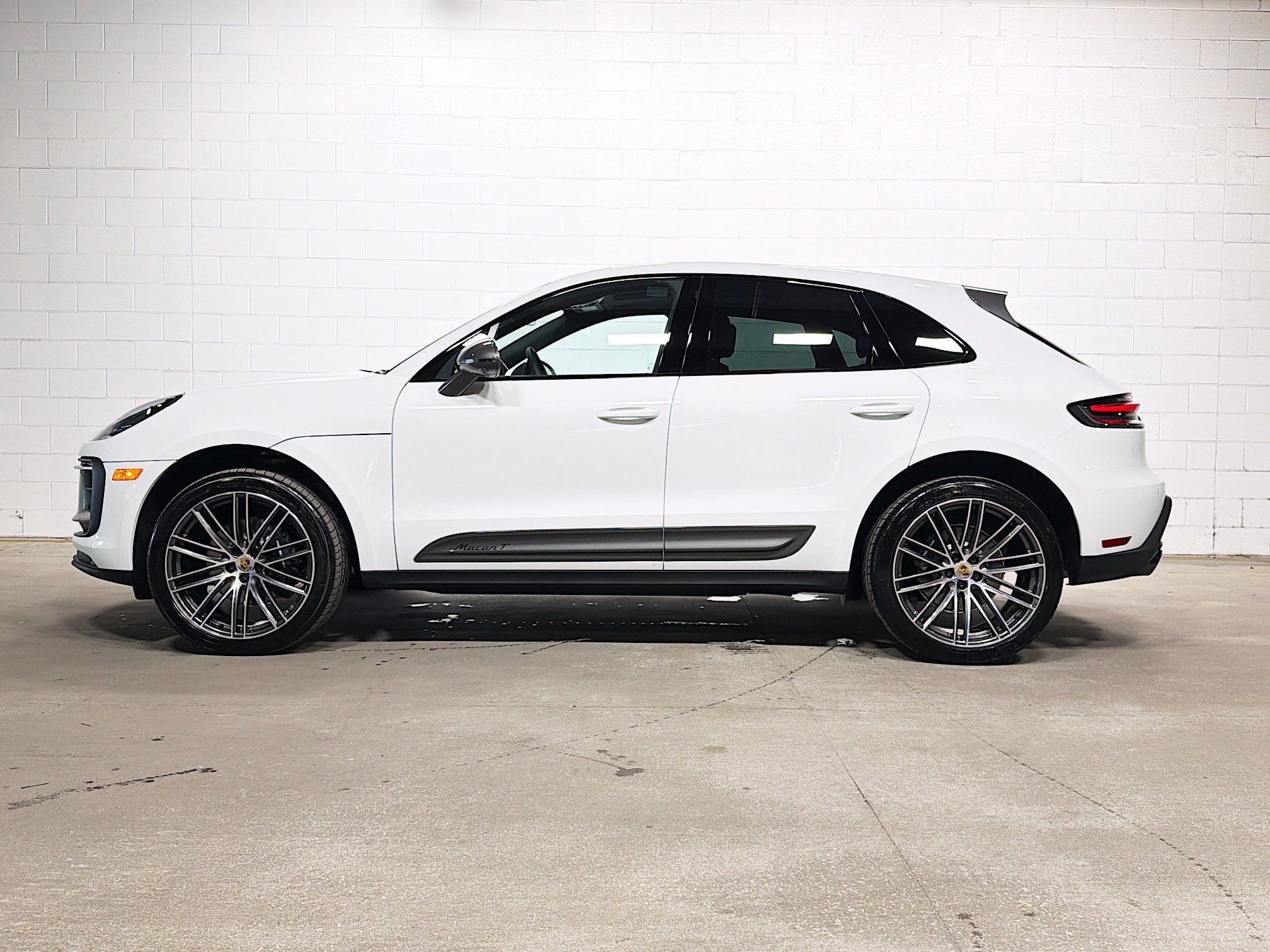 Certified 2026 Porsche Macan Turbo AWD/4WD image 2