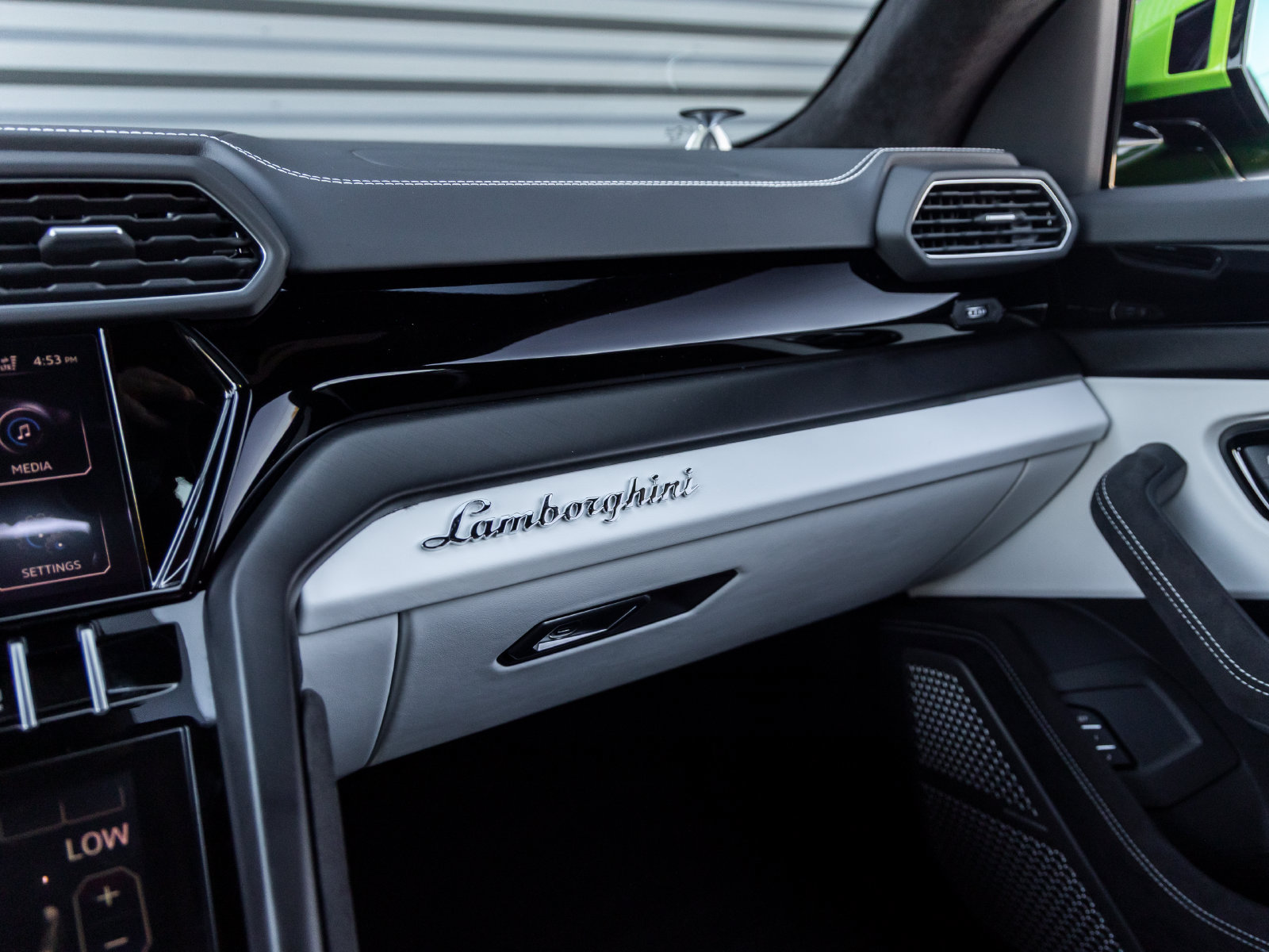 Used 2024 Lamborghini Urus S AWD/4WD image 29