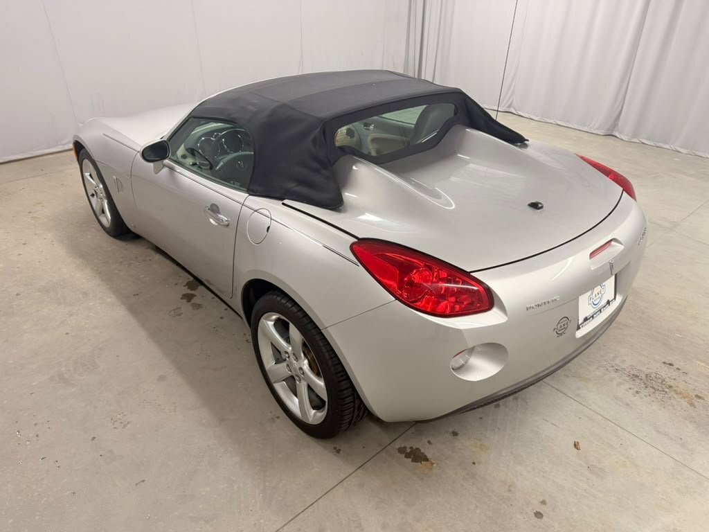 Used 2006 Pontiac Solstice Convertible w/ Premium Package RWD image 8