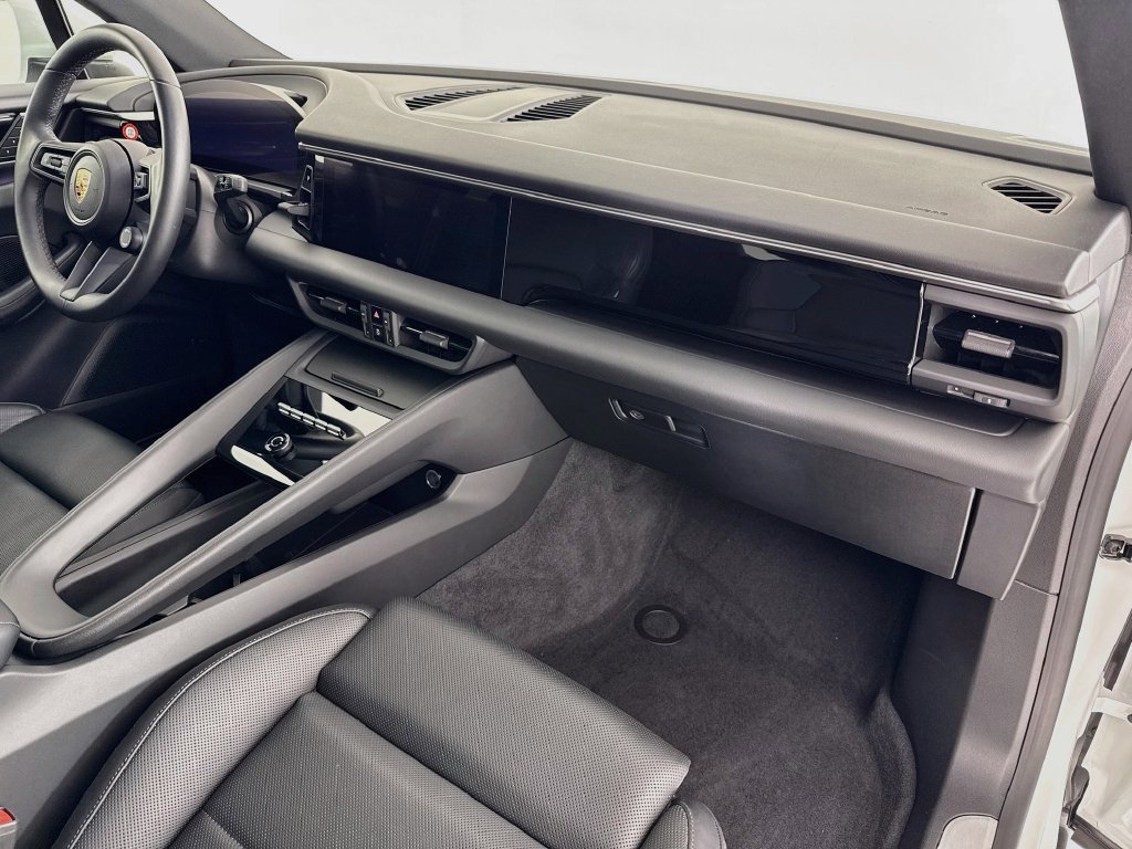Certified 2025 Porsche Macan Electric RWD image 30