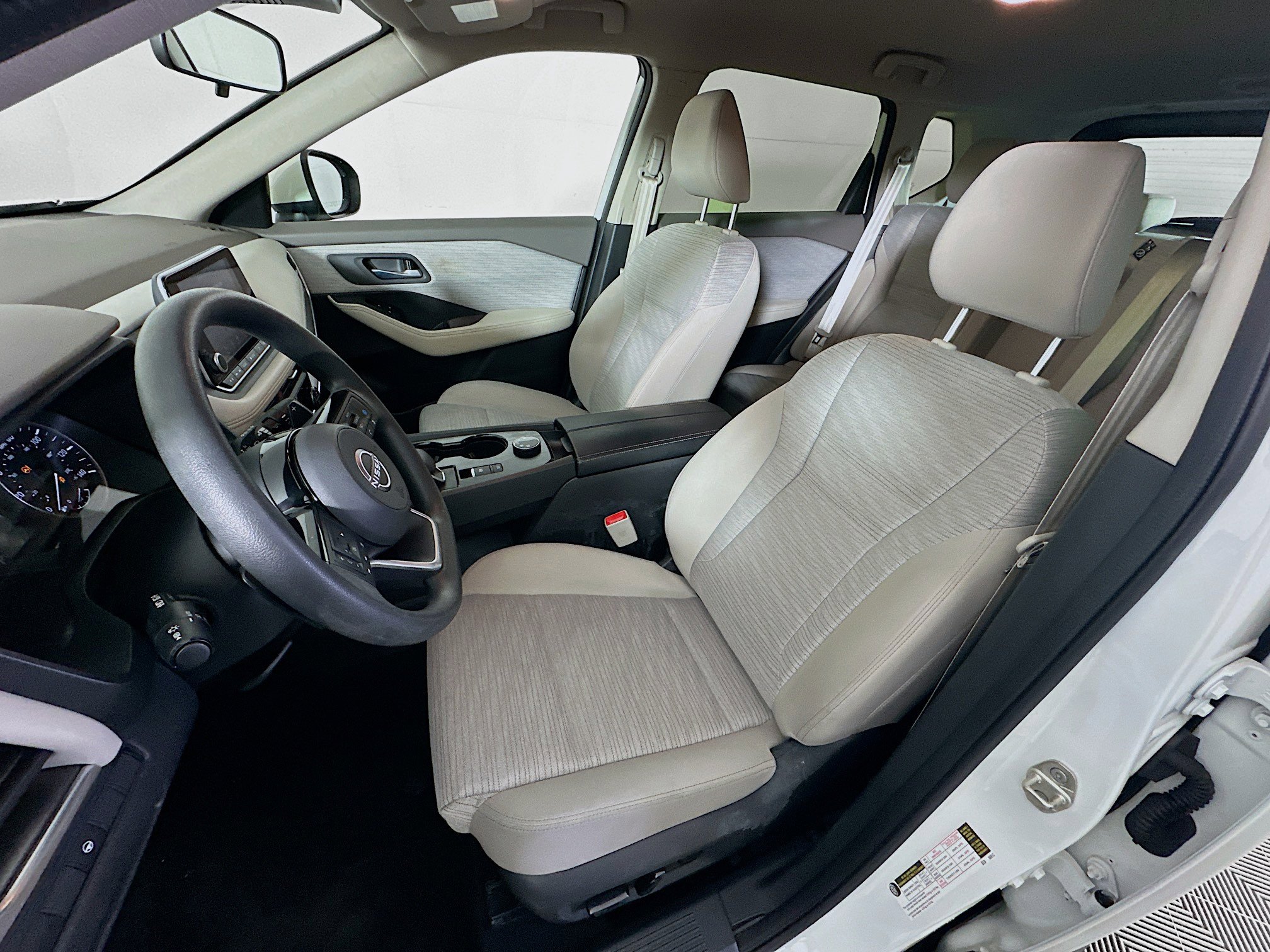 Used 2023 Nissan Rogue SV image 13