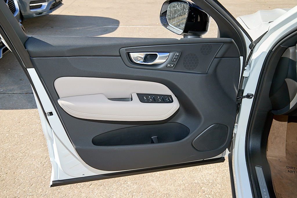 New 2026 Volvo XC60 B5 Plus w/ Protection Package Premier image 10