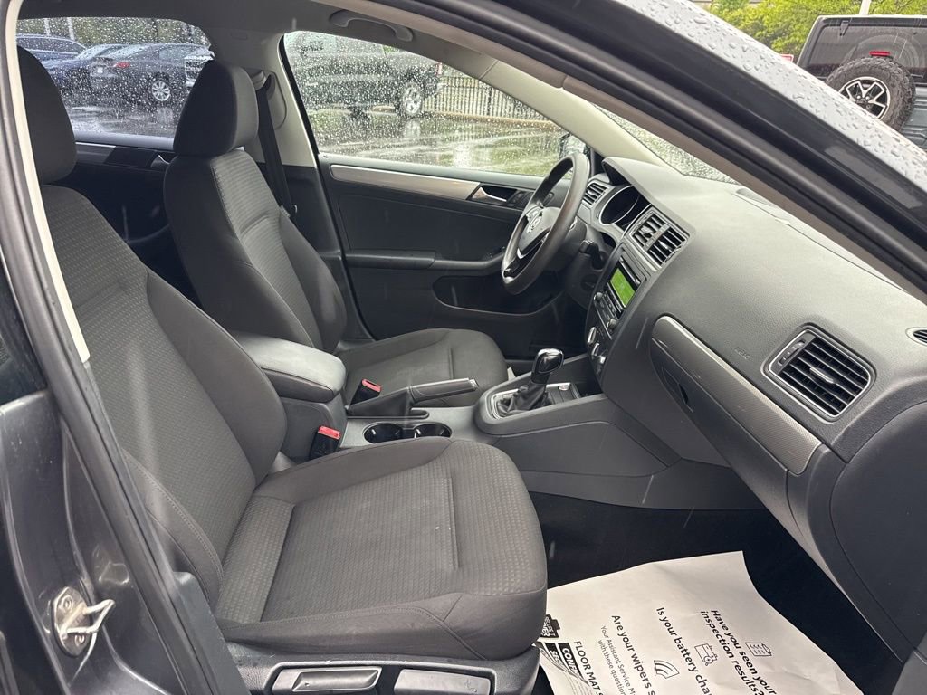 Used 2015 Volkswagen Jetta SE FWD image 28