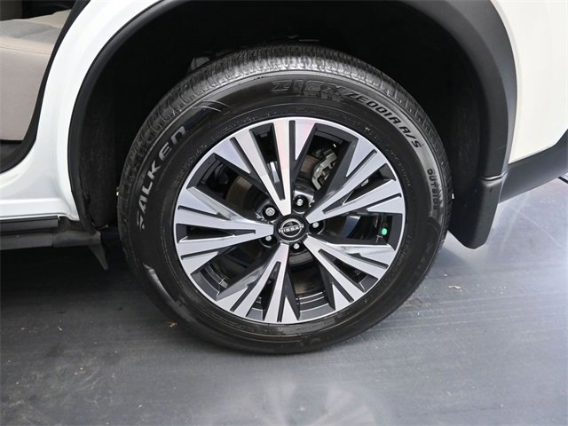 Used 2023 Nissan Rogue SV image 16