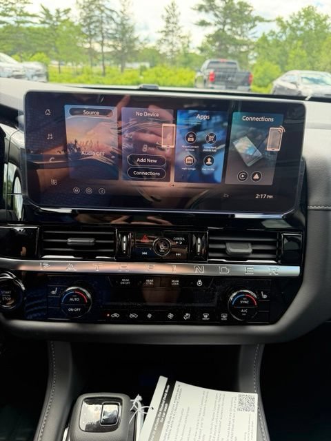 New 2026 Nissan Pathfinder SL w/ SL Premium Package AWD/4WD image 23