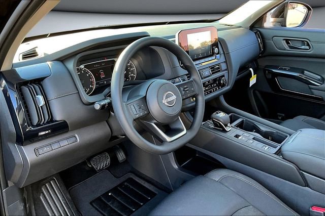 New 2025 Nissan Pathfinder S image 7