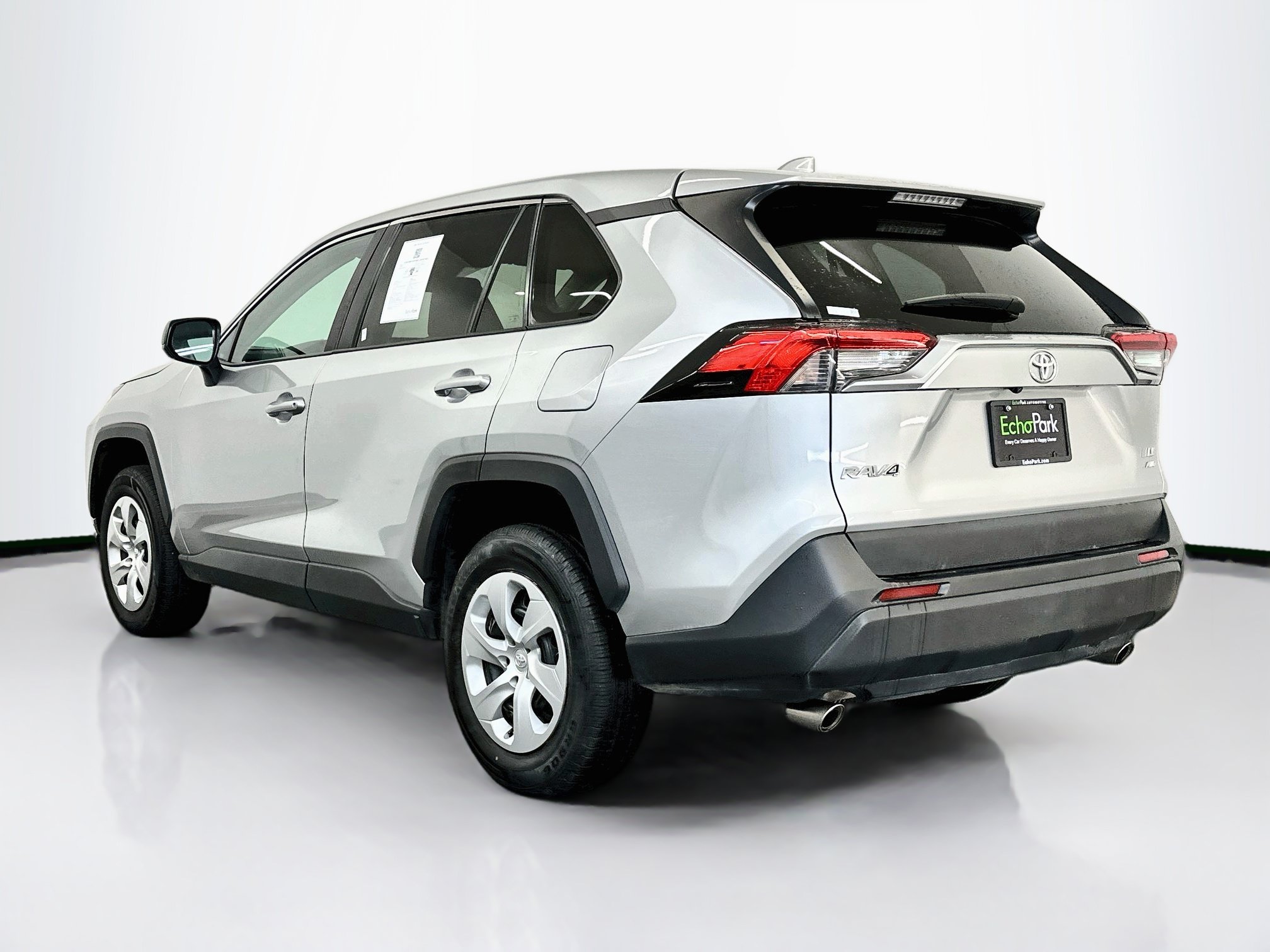 Used 2024 Toyota RAV4 LE AWD/4WD image 5