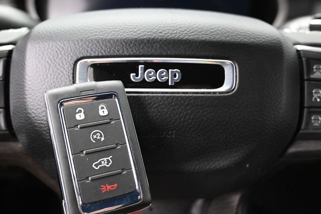 Used 2025 Jeep Grand Cherokee Limited w/ Black Appearance Package AWD/4WD image 51