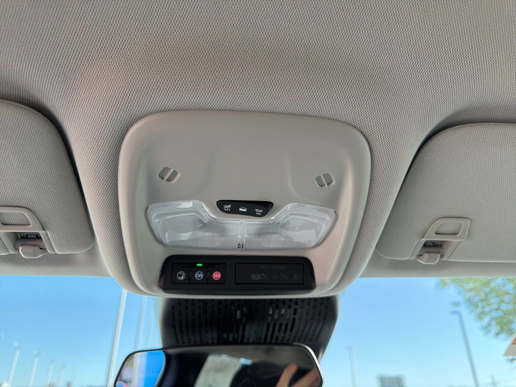 New 2027 Chevrolet Bolt LT w/ Comfort Package FWD image 29