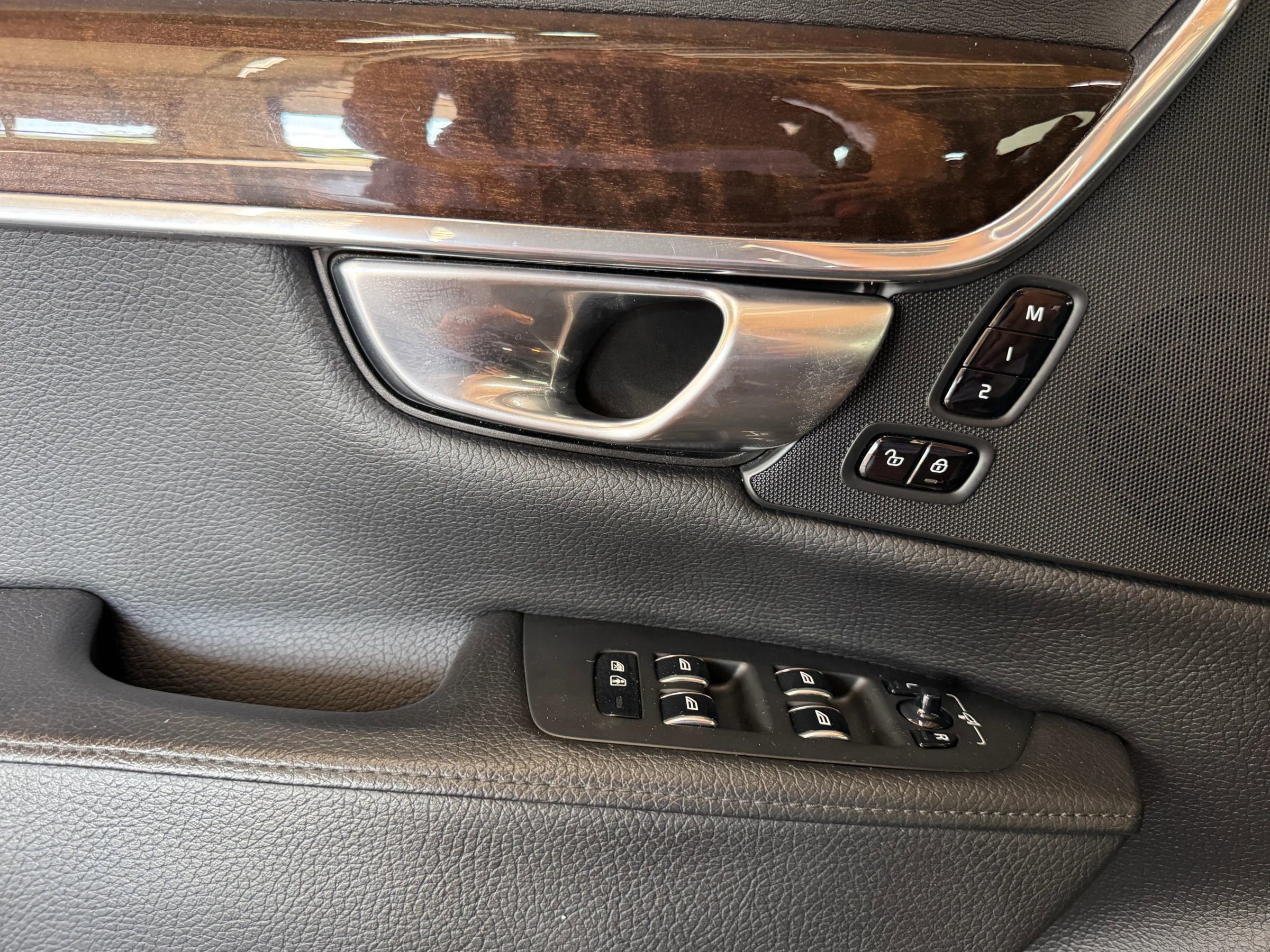 Used 2018 Volvo S90 T5 Momentum w/ Convenience Package AWD/4WD image 14