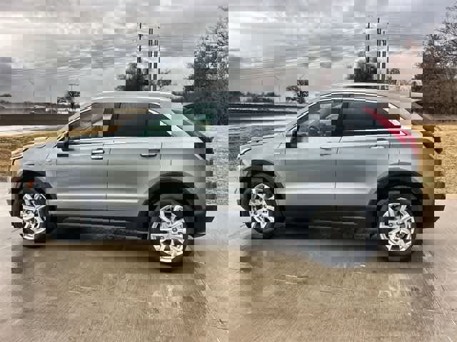 Used 2023 Cadillac XT4 Luxury w/ Cold Weather Package image 4