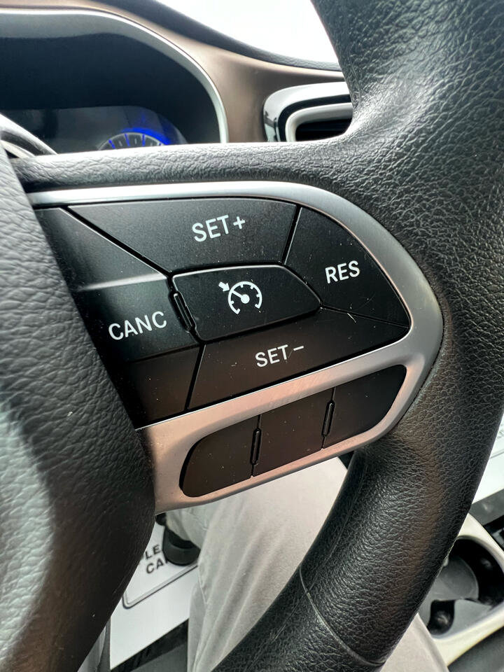 Used 2017 Chrysler Pacifica Touring image 17