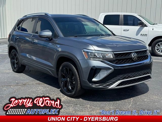 Used 2024 Volkswagen Taos SE image 1