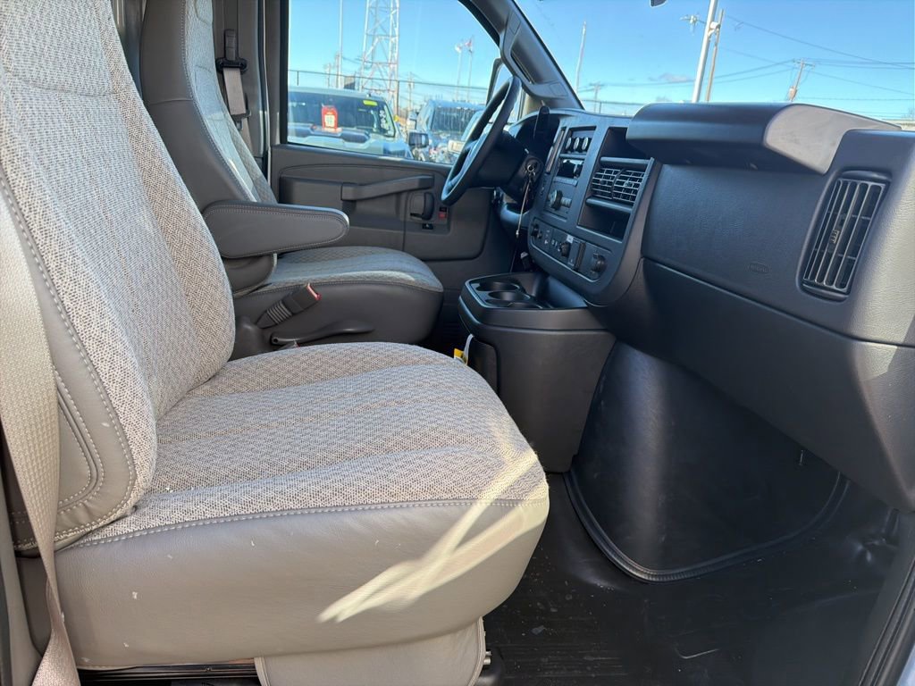 New 2025 Chevrolet Express 3500 w/ Power Convenience Package image 19